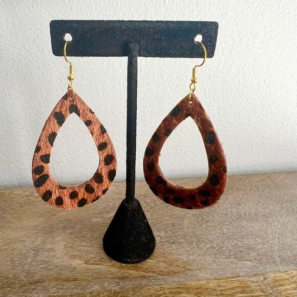 🍭6/$30 Fuzzy Cheetah Print Teardrop Dangle Drop Funky Earrings - Picture 2 of 4